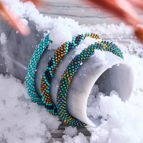 Gletscherblau | Himalaya-Glasperlenarmband